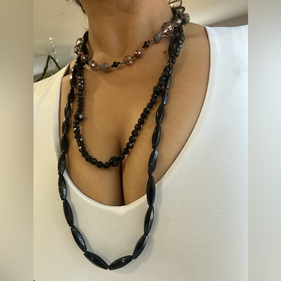 Beautiful 3 layered beaded necklace - Picture 3 of 5